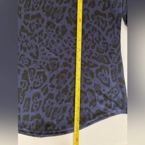 Greyson | NWT Women’s Athletic Leopard Shirt Sleeve Top - Picture 10 of 10